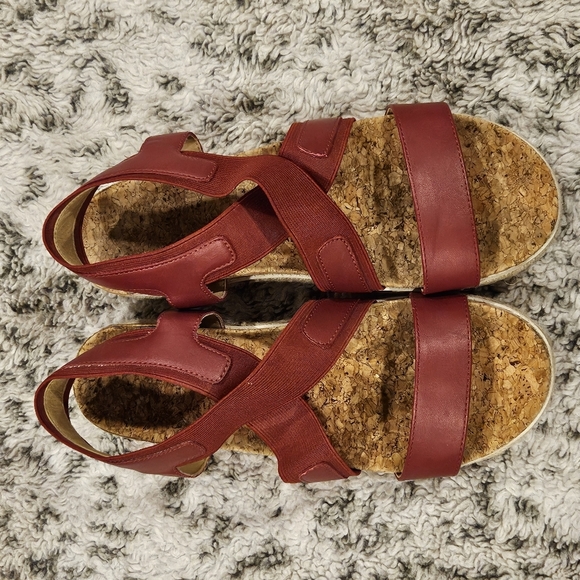 Adrienne Vittadini Women's "Prittin" Stretch Red Sport Strappy Sandal SZ 8.5 - Picture 4 of 11